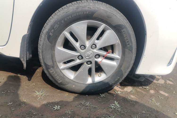 Used Toyota Corolla 2014 1.6L CVT GL Right Front Wheel Hub