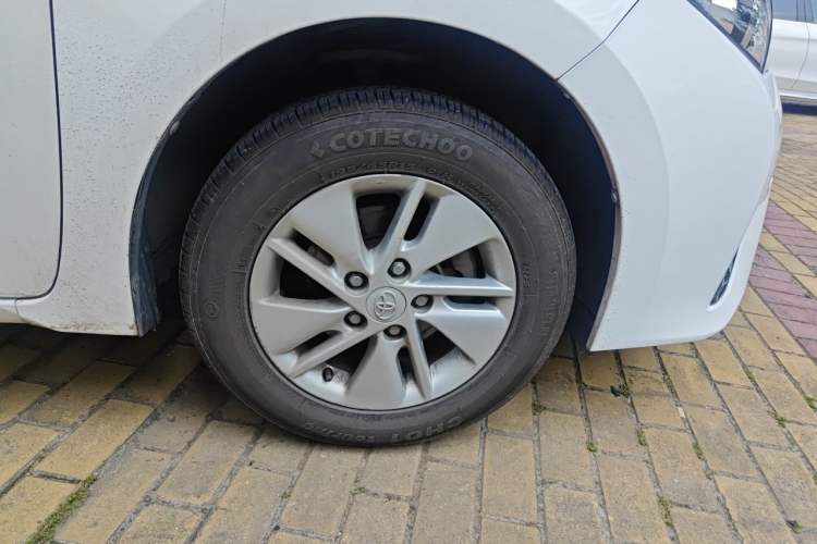 Used Toyota Corolla 2014 1.6L CVT GL-i Right Front Wheel Hub