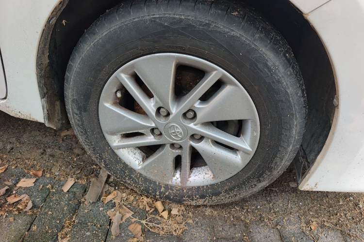 Used Toyota Corolla 2014 1.6L CVT GL Right Front Wheel Hub