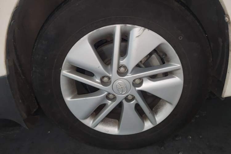 Used Toyota Corolla 2014 1.6L CVT GL Right Front Wheel Hub
