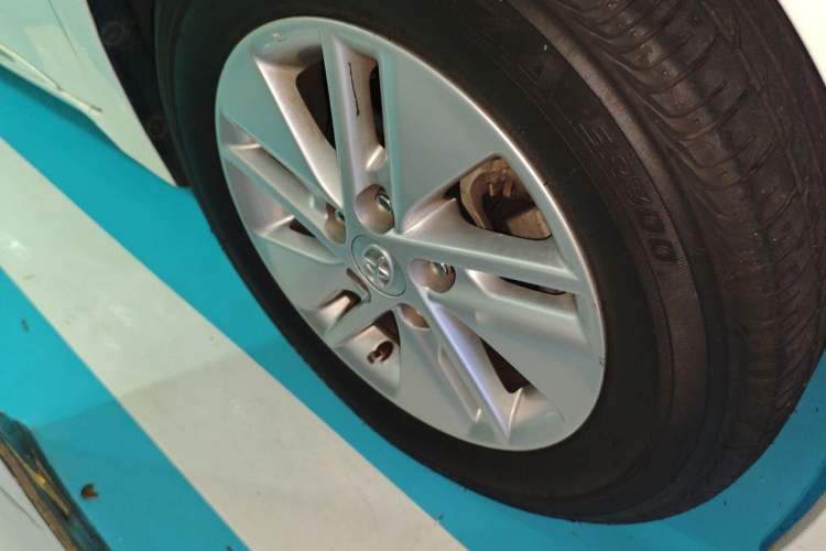 Used Toyota Corolla 2014 1.6L CVT GL-i Right Front Wheel Hub
