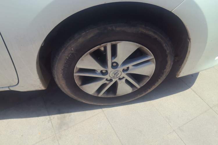 Used Toyota Corolla 2014 1.6L CVT GL-i Right Front Wheel Hub