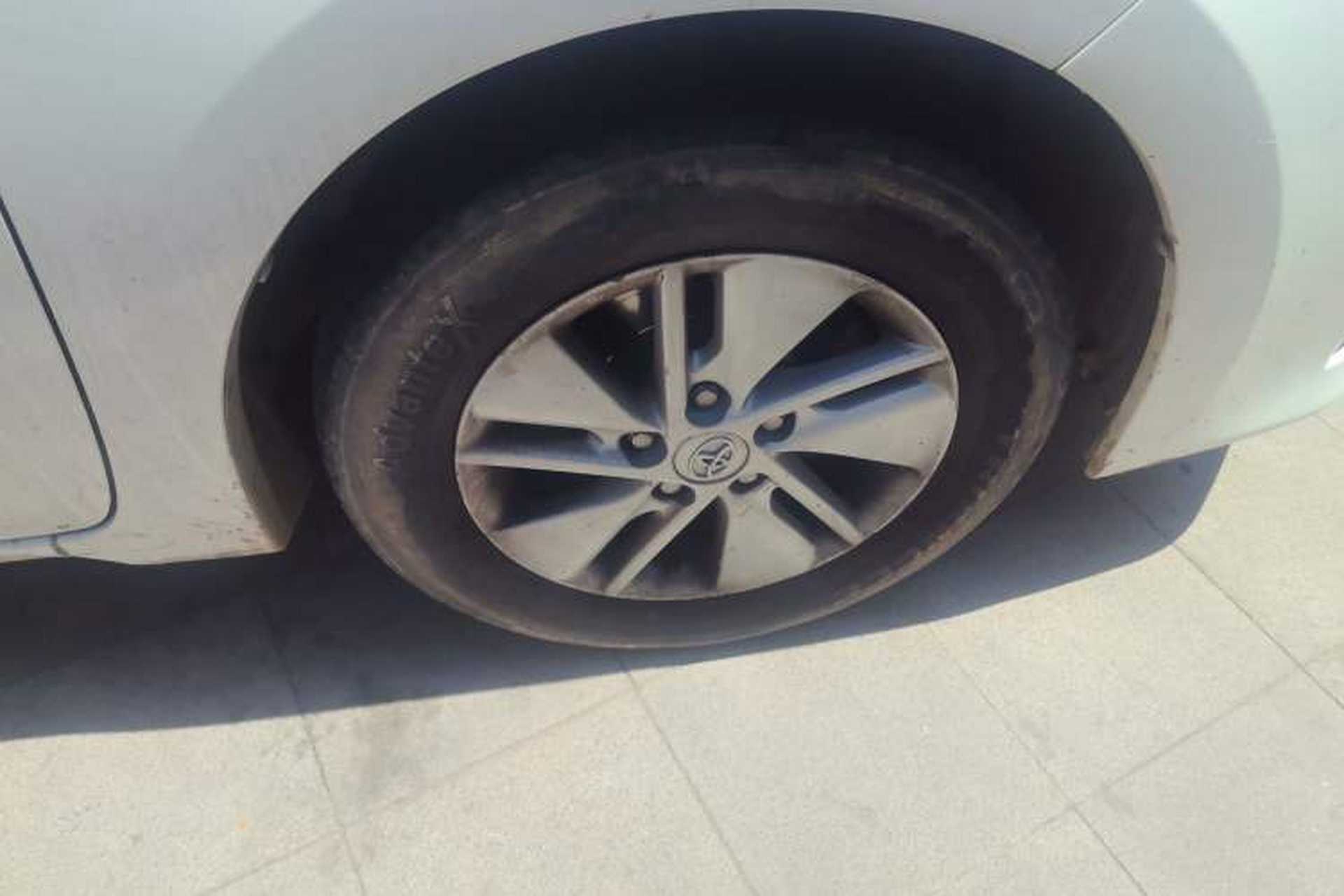 Used Toyota Corolla 2014 1.6L CVT GL-i Right Front Wheel Hub