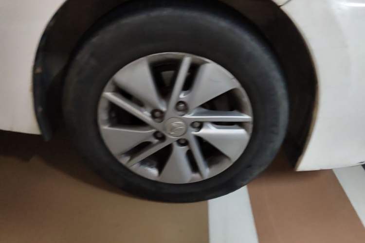 Used Toyota Corolla 2014 1.6L CVT GL Right Front Wheel Hub