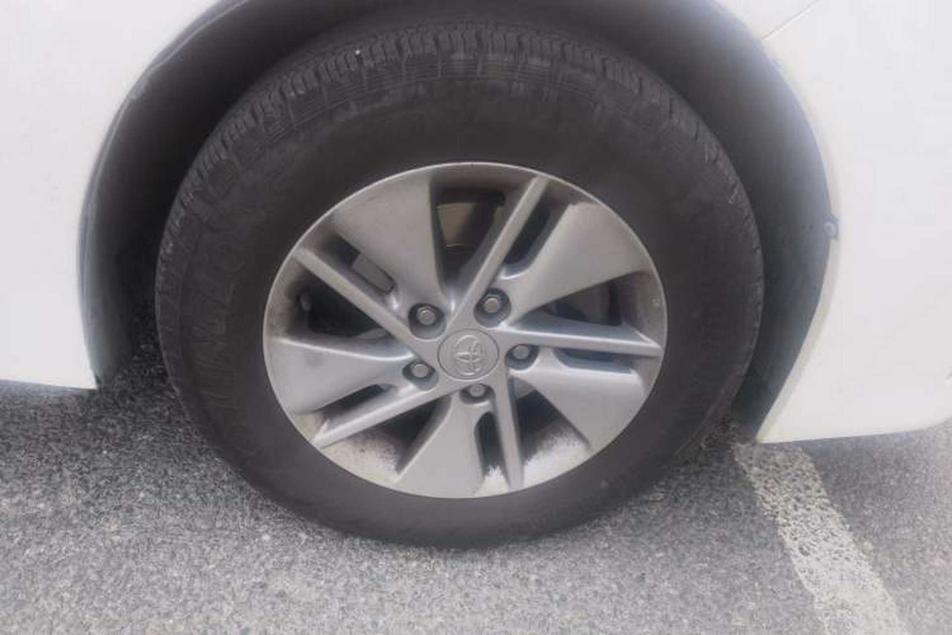 Used Toyota Corolla 2014 1.6L CVT GL Right Front Wheel Hub