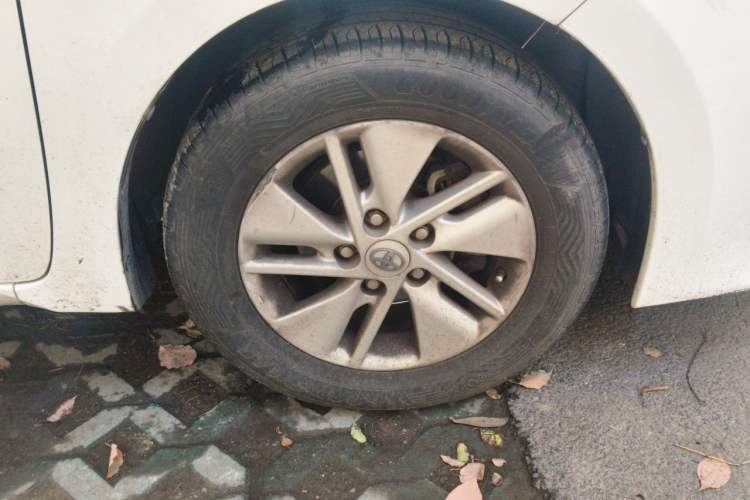 Used Toyota Corolla 2014 1.6L CVT GL Right Front Wheel Hub