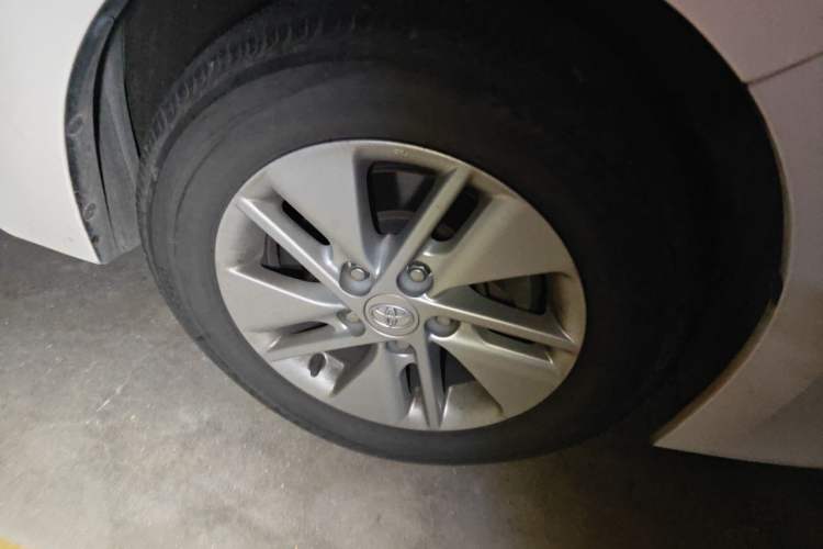 Used Toyota Corolla 2014 1.6L CVT GL-i Right Front Wheel Hub