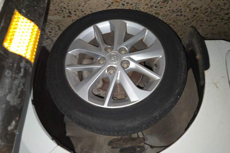 Used Toyota Corolla 2014 1.6L Manual GL-i Leather Edition Right Front Wheel Hub