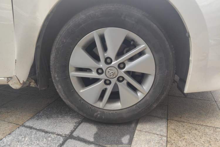 Used Toyota Corolla 2014 1.6L CVT GL Right Front Wheel Hub