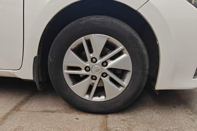 Used Toyota Corolla 2014 1.6L CVT GL Right Front Wheel Hub