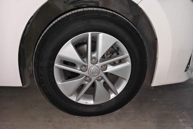 Used Toyota Corolla 2014 1.6L CVT GL-i Right Front Wheel Hub