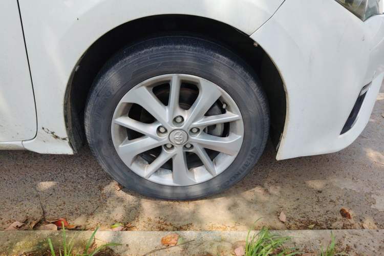 Used Toyota Corolla 2014 1.6L CVT GL-i Leather Edition Right Front Wheel Hub