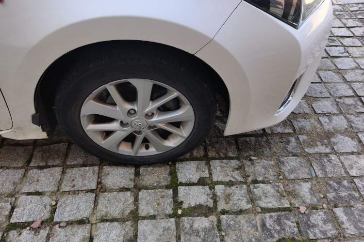 Used Toyota Corolla 2014 1.6L CVT GL-i Leather Edition Right Front Wheel Hub
