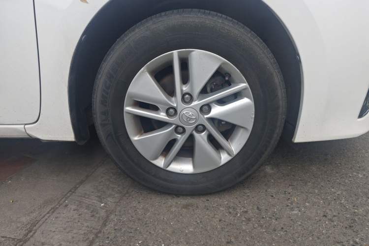 Used Toyota Corolla 2014 1.6L CVT GL Right Front Wheel Hub