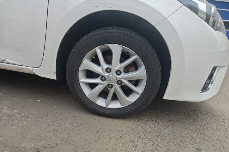 Used Toyota Corolla 2014 1.6L Manual GL-i Leather Edition Right Front Wheel Hub