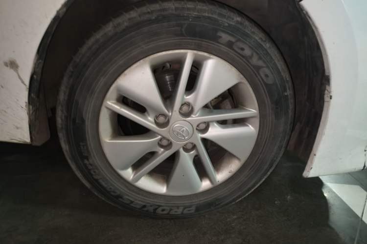 Used Toyota Corolla 2014 1.6L CVT GL Right Front Wheel Hub