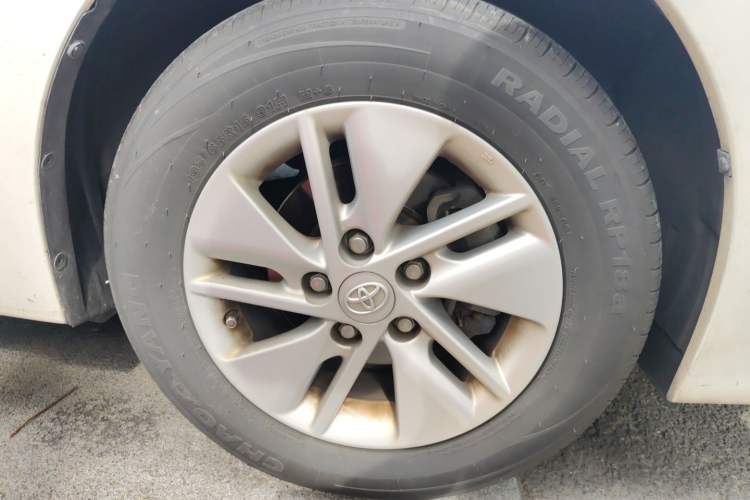 Used Toyota Corolla 2014 1.6L CVT GL Right Front Wheel Hub