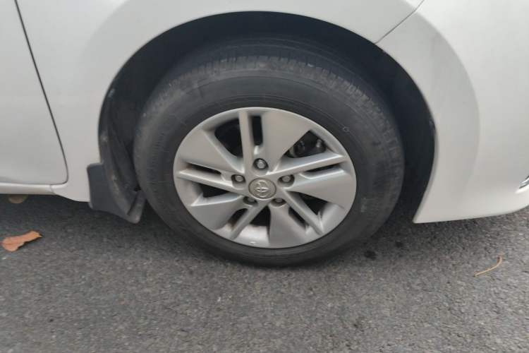 Used Toyota Corolla 2014 1.6L CVT GL Right Front Wheel Hub
