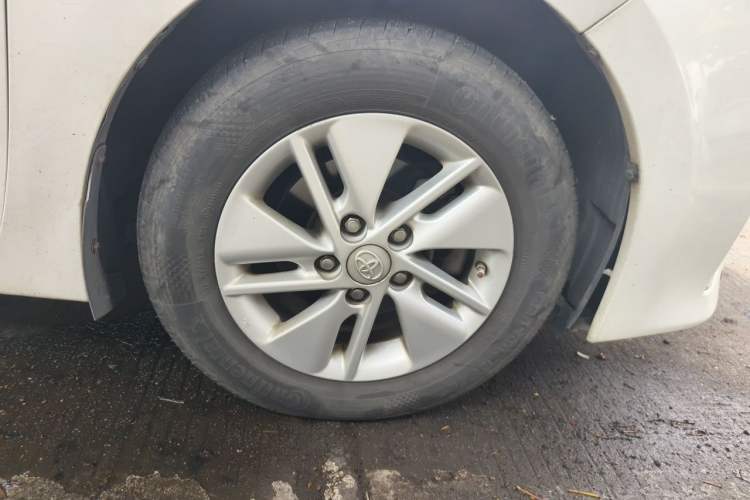 Used Toyota Corolla 2014 1.6L CVT GL Right Front Wheel Hub