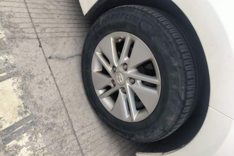 Used Toyota Corolla 2014 1.6L CVT GL Right Front Wheel Hub