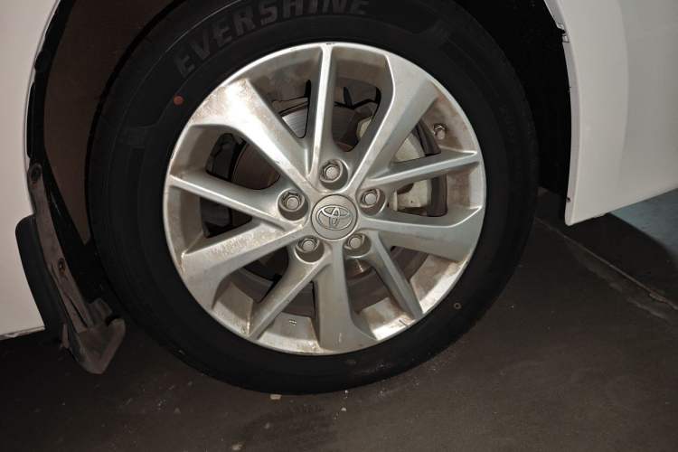 Used Toyota Corolla 2014 1.6L CVT GL-i Leather Edition Right Front Wheel Hub