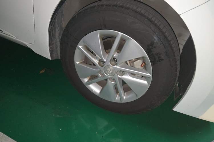 Used Toyota Corolla 2014 1.6L CVT GL-i Right Front Wheel Hub