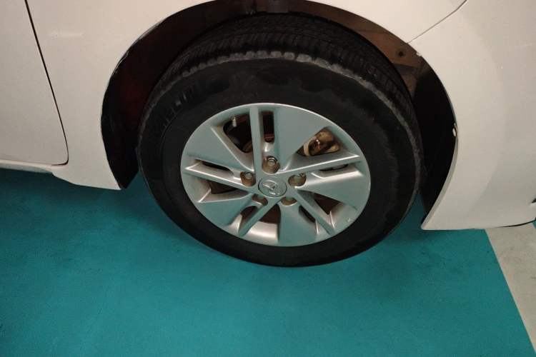 Used Toyota Corolla 2014 1.6L CVT GL Right Front Wheel Hub