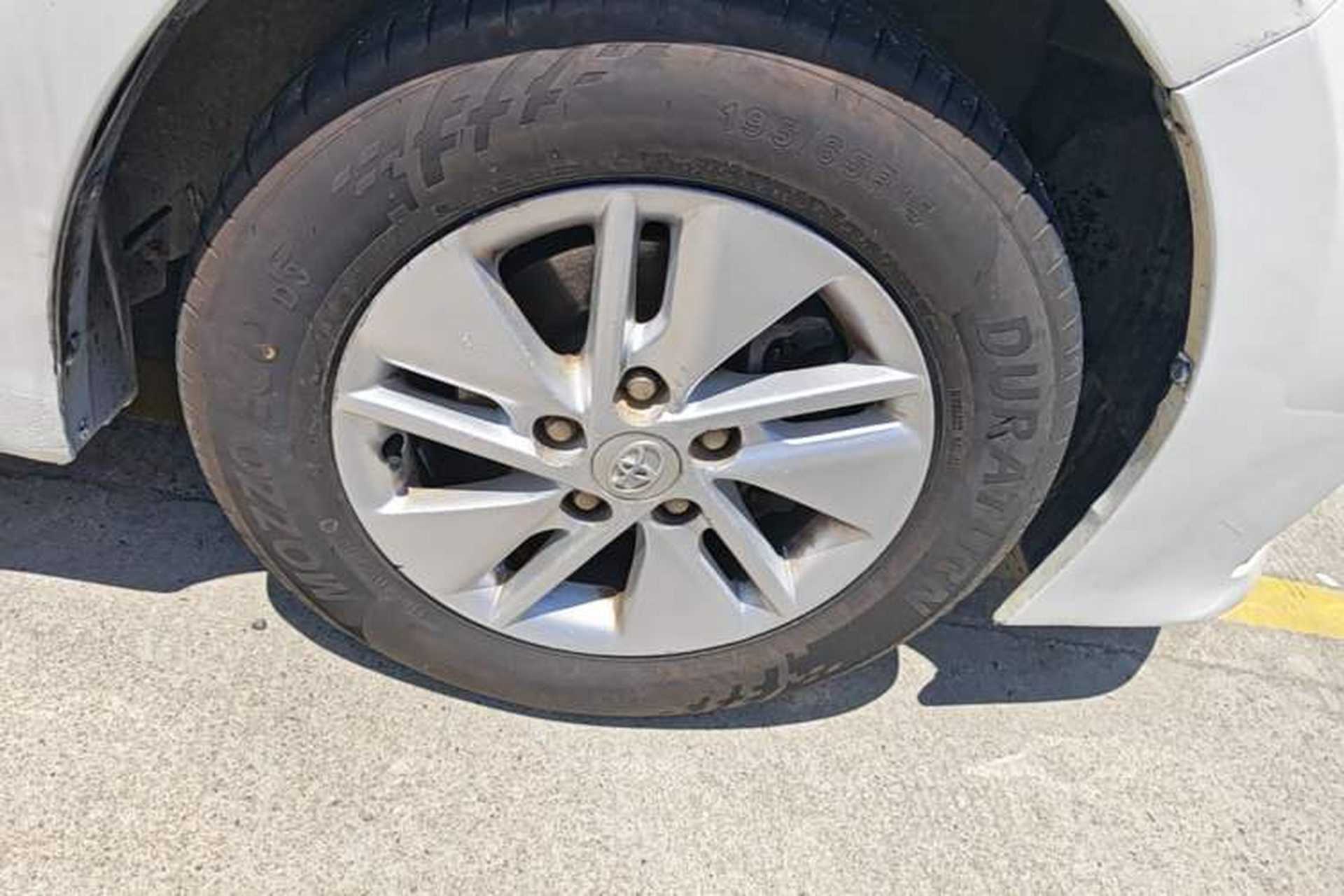 Used Toyota Corolla 2014 1.6L CVT GL Right Front Wheel Hub