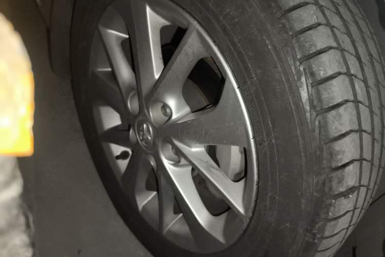 Used Toyota Corolla 2014 1.6L CVT GL-i Leather Edition Right Front Wheel Hub