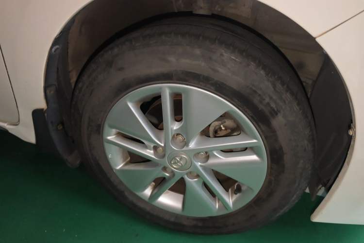 Used Toyota Corolla 2014 1.6L CVT GL-i Right Front Wheel Hub