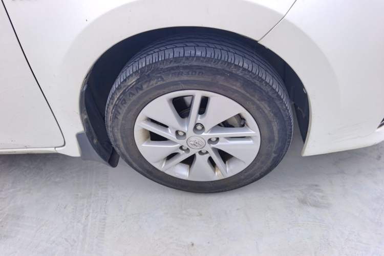 Used Toyota Corolla 2014 1.6L CVT GL Right Front Wheel Hub