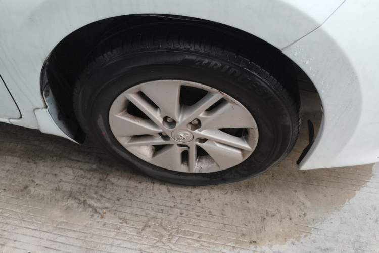 Used Toyota Corolla 2014 1.6L CVT GL Right Front Wheel Hub