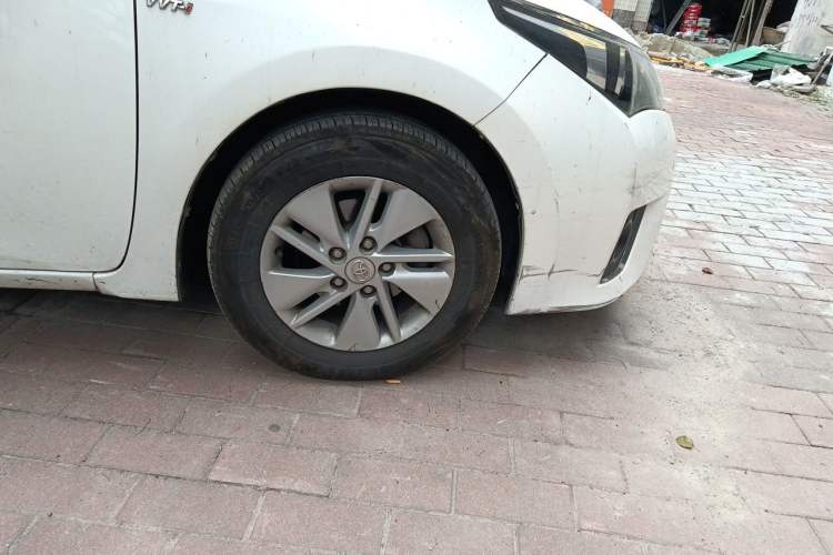 Used Toyota Corolla 2014 1.6L CVT GL Right Front Wheel Hub
