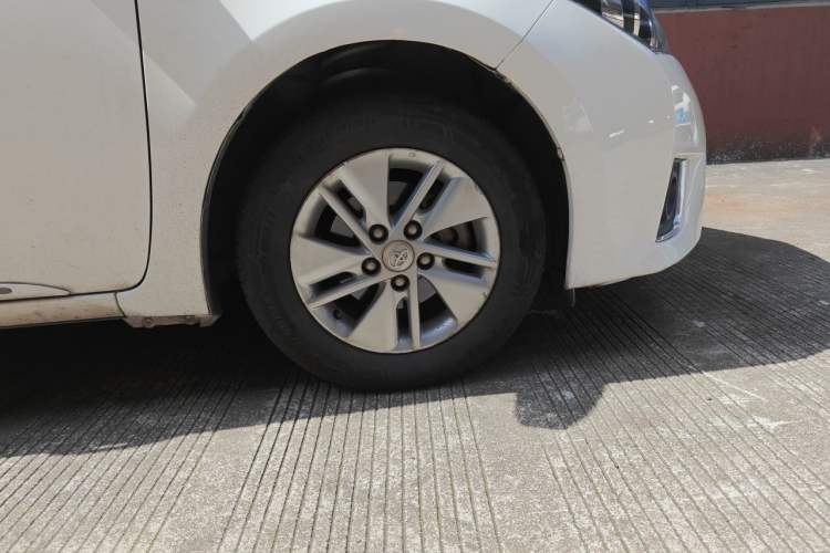 Used Toyota Corolla 2014 1.6L CVT GL-i Right Front Wheel Hub