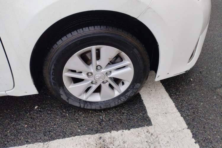 Used Toyota Corolla 2014 1.6L CVT GL Right Front Wheel Hub