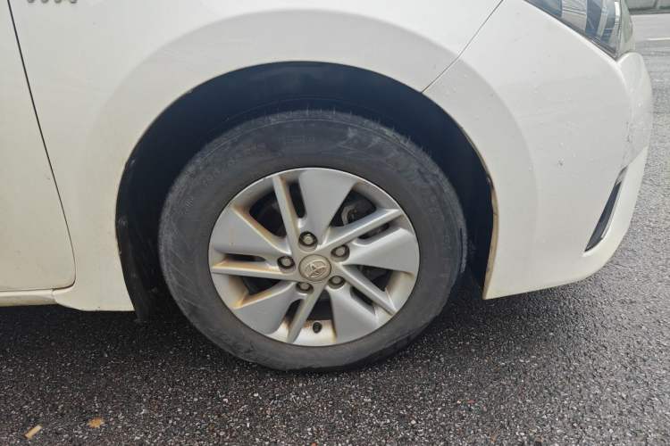 Used Toyota Corolla 2014 1.6L CVT GL Right Front Wheel Hub