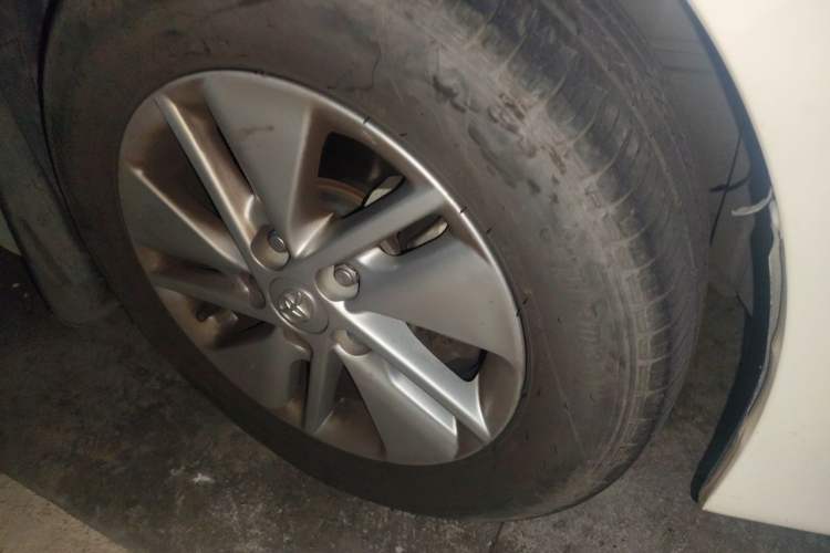 Used Toyota Corolla 2014 1.6L CVT GL-i Right Front Wheel Hub