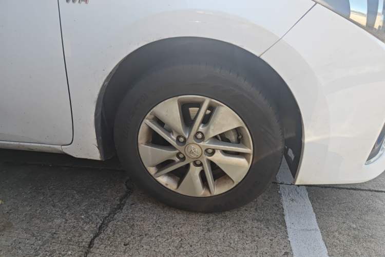Used Toyota Corolla 2014 1.6L CVT GL Right Front Wheel Hub