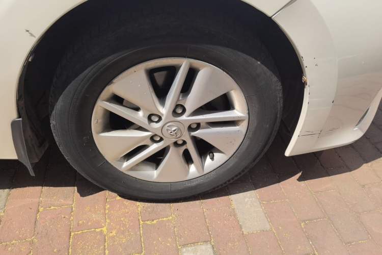 Used Toyota Corolla 2014 1.6L CVT GL-i Right Front Wheel Hub