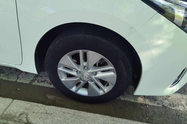 Used Toyota Corolla 2014 1.6L CVT GL Right Front Wheel Hub