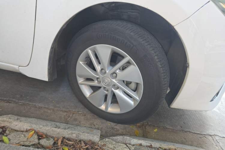 Used Toyota Corolla 2014 1.6L CVT GL Right Front Wheel Hub