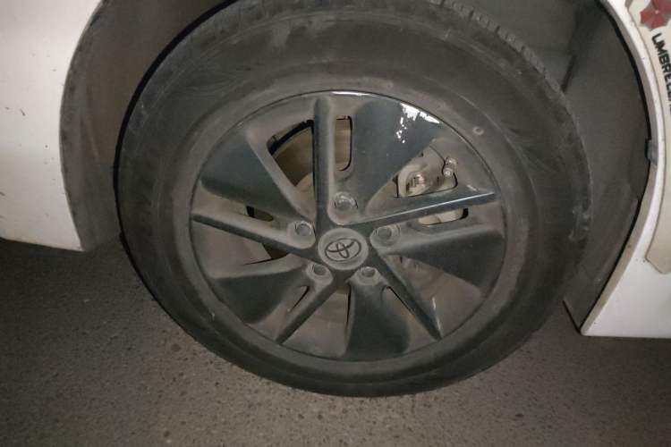 Used Toyota Corolla 2014 1.6L CVT GL Right Front Wheel Hub
