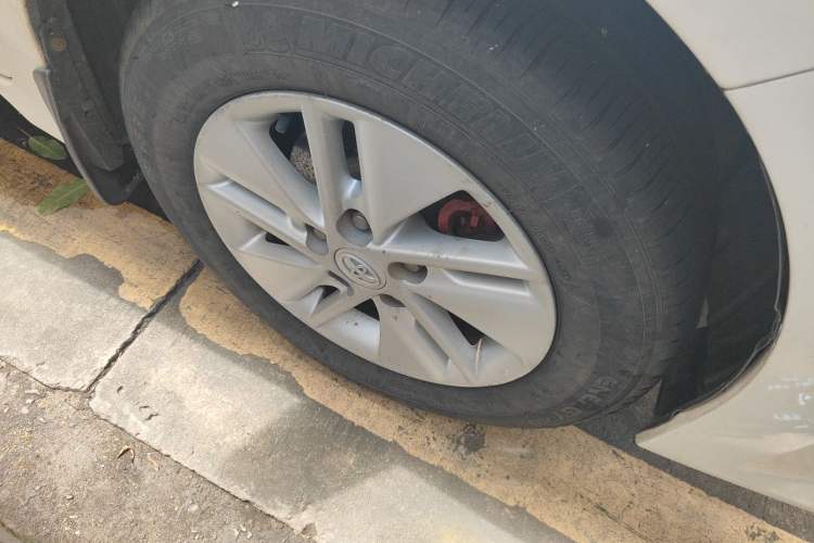Used Toyota Corolla 2014 1.6L CVT GL Right Front Wheel Hub