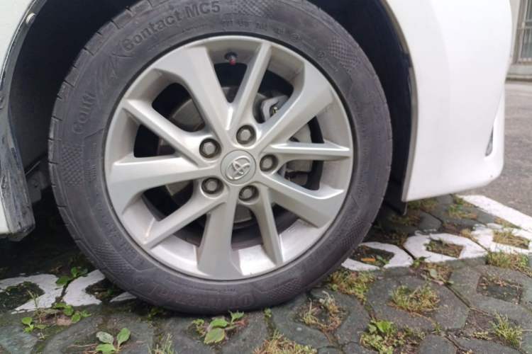 Used Toyota Corolla 2014 1.6L CVT GL-i Leather Edition Right Front Wheel Hub
