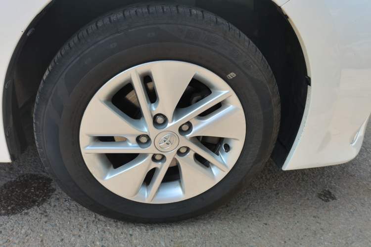 Used Toyota Corolla 2014 1.6L CVT GL-i Right Front Wheel Hub