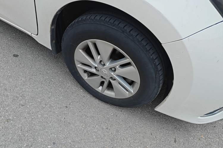 Used Toyota Corolla 2014 1.6L CVT GL Right Front Wheel Hub
