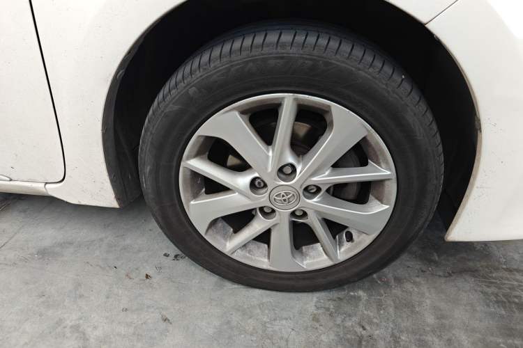 Used Toyota Corolla 2014 1.6L CVT GL-i Leather Edition Right Front Wheel Hub