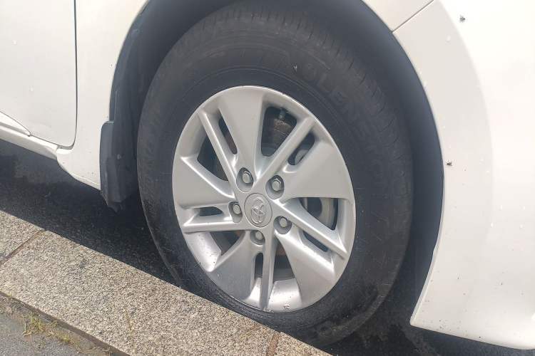 Used Toyota Corolla 2014 1.6L CVT GL-i Right Front Wheel Hub