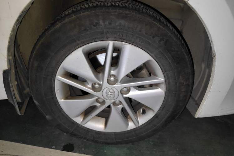 Used Toyota Corolla 2014 1.6L CVT GL-i Right Front Wheel Hub