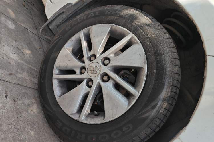 Used Toyota Corolla 2014 1.6L CVT GL Right Front Wheel Hub